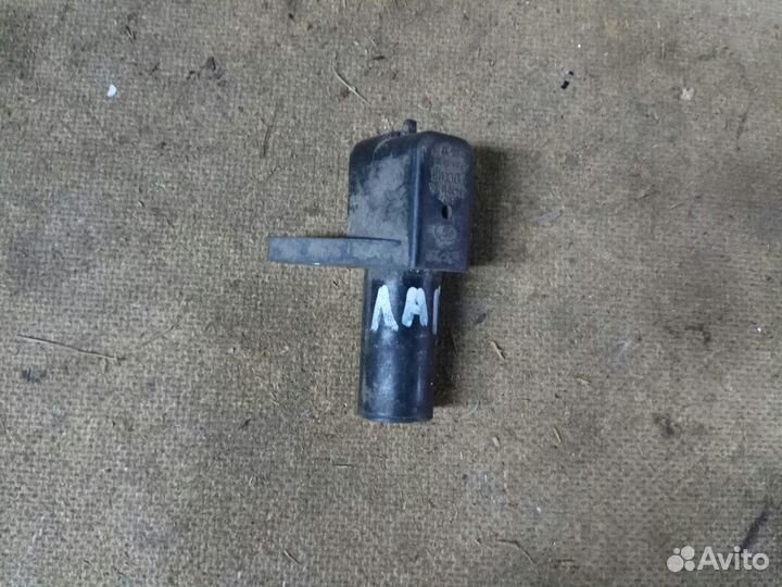 Датчик положения коленвала Лада Ларгус