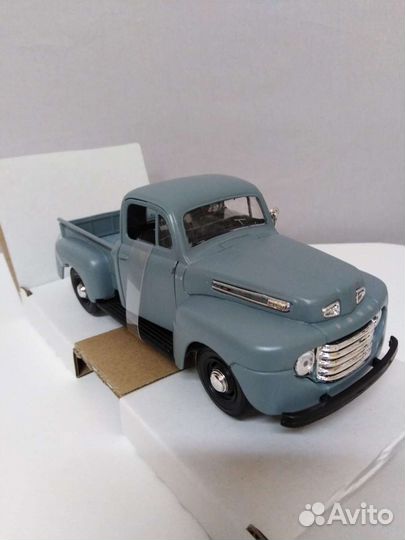 Модель машинки Maisto 1:24 Ford F-1 Pickup
