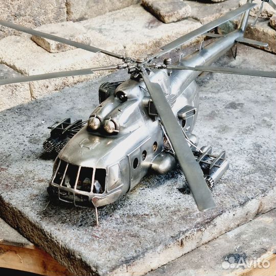 Модель вертолета Ми 8 в масштабе 1/48