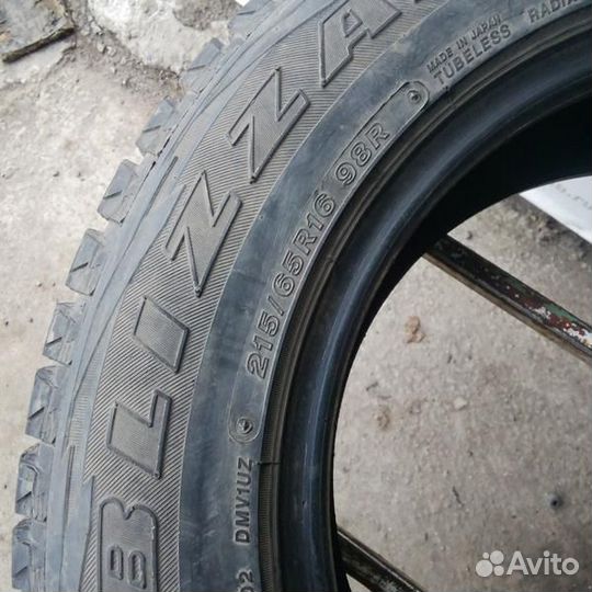 Bridgestone Blizzak DM-V1 215/60 R16