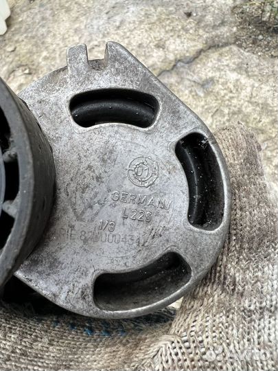 Натяжитель ремня приводного renault laguna 2