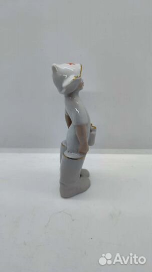 Статуэтка фарфор