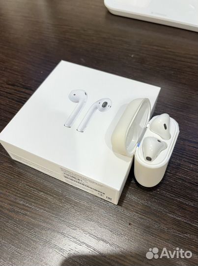 Беспроводные наушники apple airpods