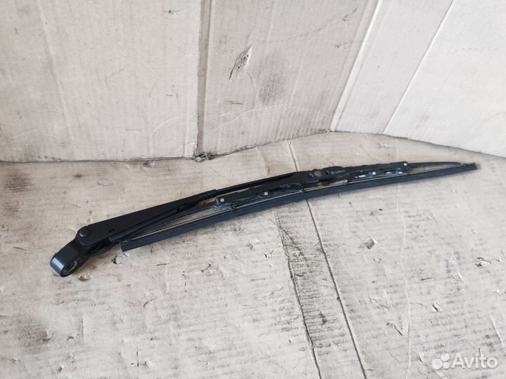 Поводок с щеткой заднего дворника на Mercedes W124