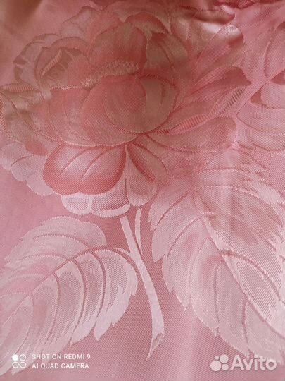 Отрез атласа двухстороннего с рисунком ГДР