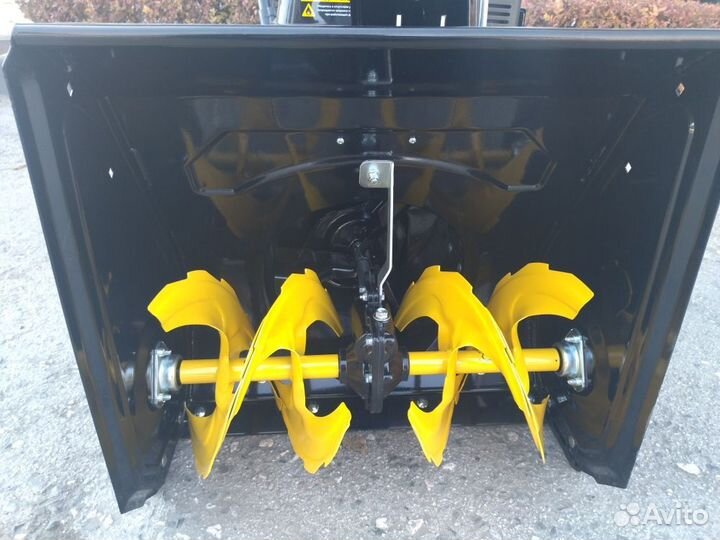 Снегоуборщик Champion ST 553