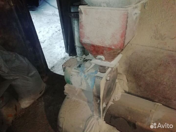 Зернодробилка