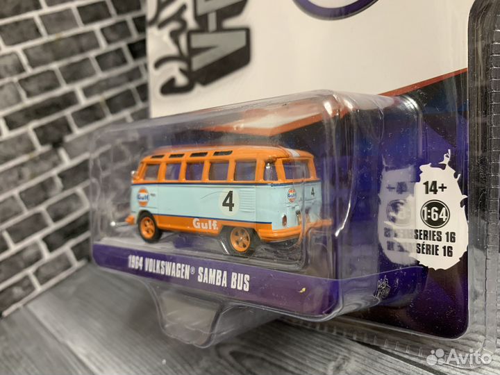 Greenlight 1/64 Volkswagen Bus gulf