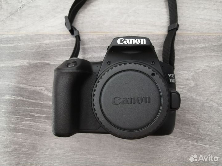 Фотоаппарат Canon 250D
