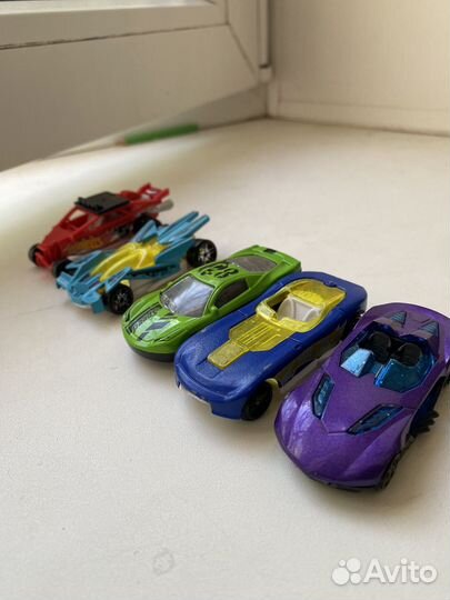Полка для машинок +подарок 5 машинки