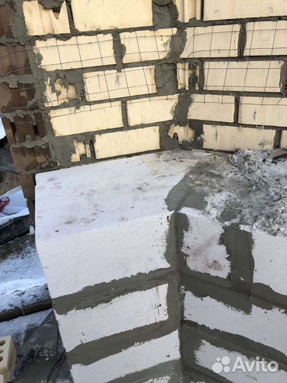 Бригада строителей каменщиков