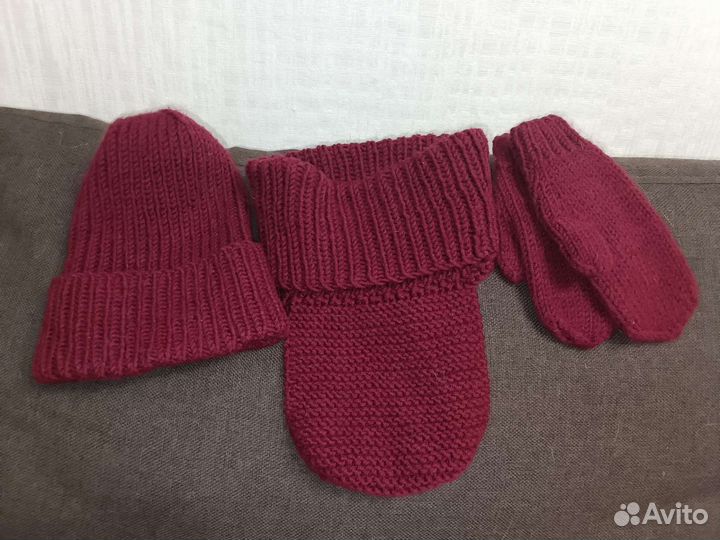 Комплект шапка, манишка, варежки