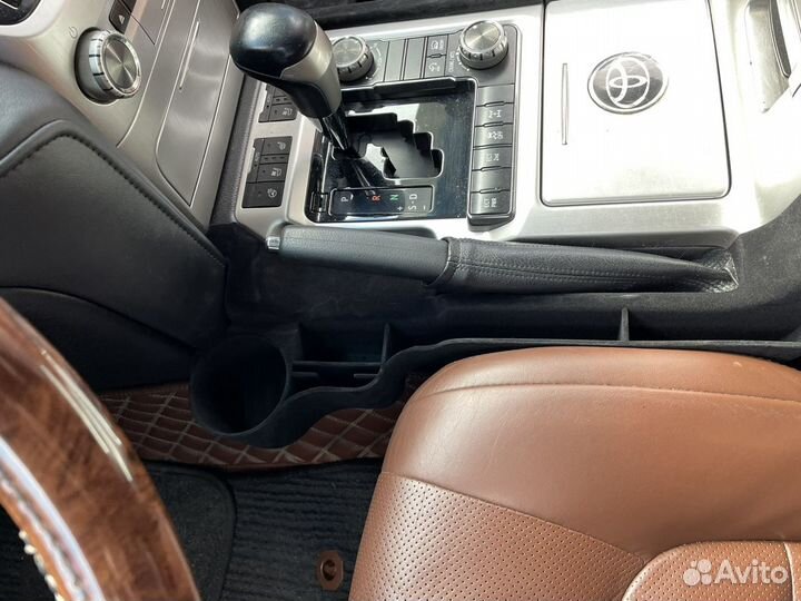 Подстаканник Toyota Land Cruiser 200