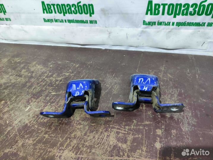 Петли двери передняй левой Mazda CX-7