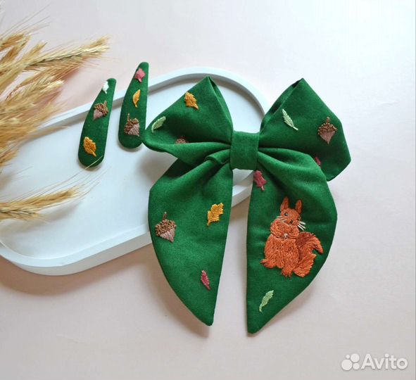 Бантики и заколки с вышивкой ручной работы