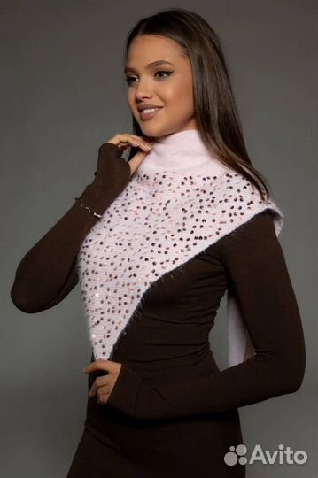 Косынка из ангоры с пайетками