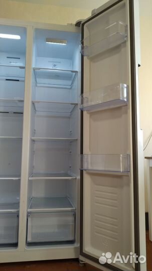 Холодильник Hyundai CS4502F белый