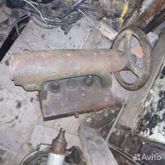 Задняя бабка на венгерский