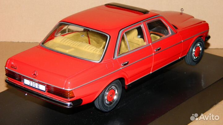 Mercedes-Benz 230E W123 Red 1983 Revell 1/18