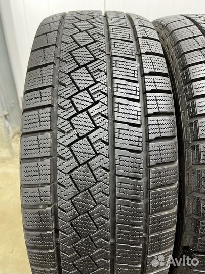 Pirelli Ice Zero 215/45 R17 91H