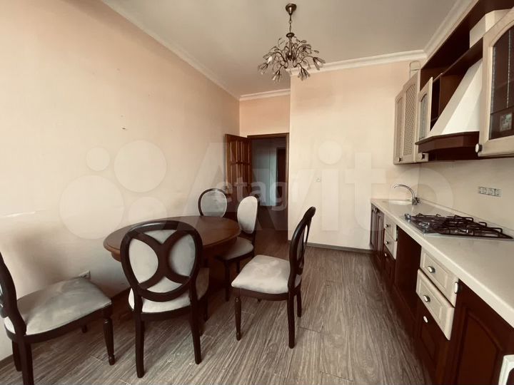 2-к. квартира, 80 м², 6/9 эт.