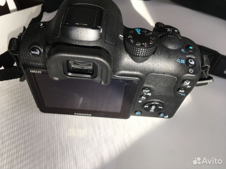 Продам фотоаппарат samsung NX10