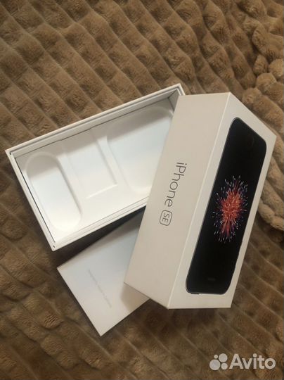 Коробка от iPhone SE + провод