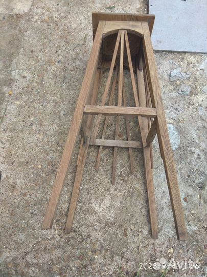 Этажерка, подставка жирдоньерка