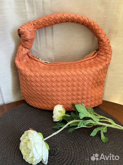 Сумочка бренда Melie Bianco