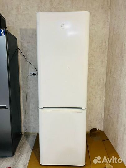 Холодильник indesit