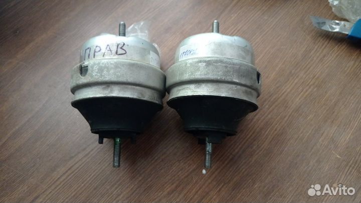 Подушка двс L/R VW Passat 1.6-1.9TDi 97