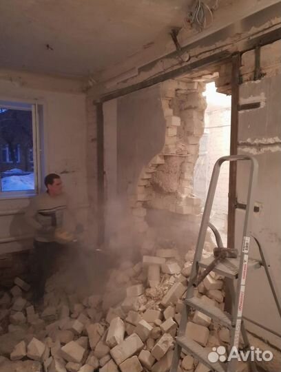 Демонтаж стен в квартире с вывозом