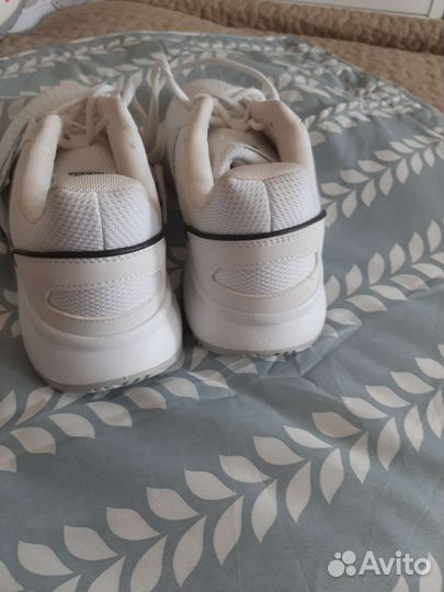 Кроссовки adidas оригинал 40размер