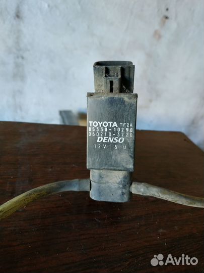 Бачек омывателя с насосом