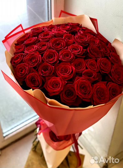 Букет 51 роза. Цветы