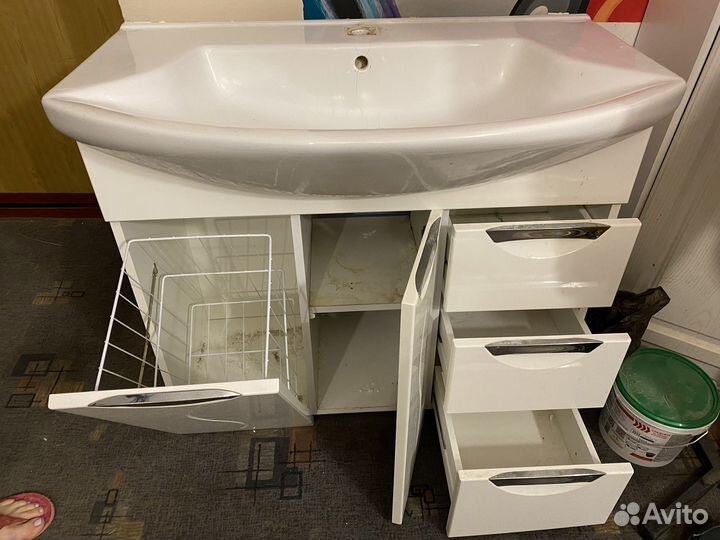 Раковина с тумбой для ванной