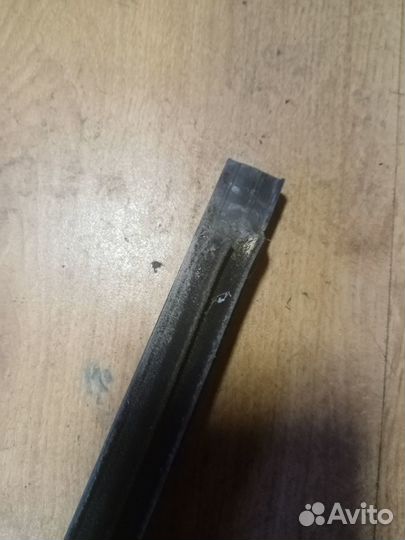 Молдинг стекла двери (бархотка) субару трибека