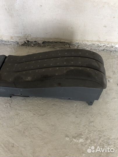 Бардачок между сидений