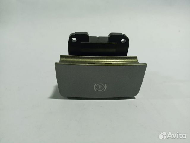 Кнопка фиксатора стояночного тормоза