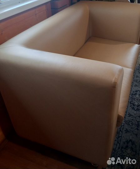Диван двухместный