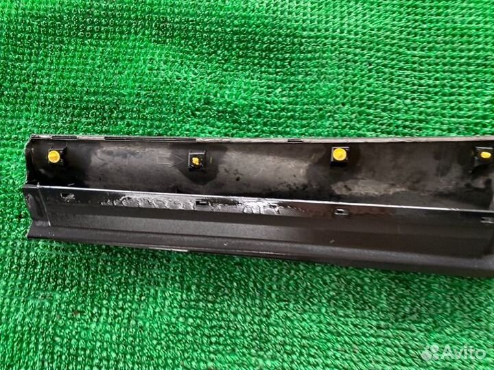 Молдинг двери прав. зад. Toyota RAV4