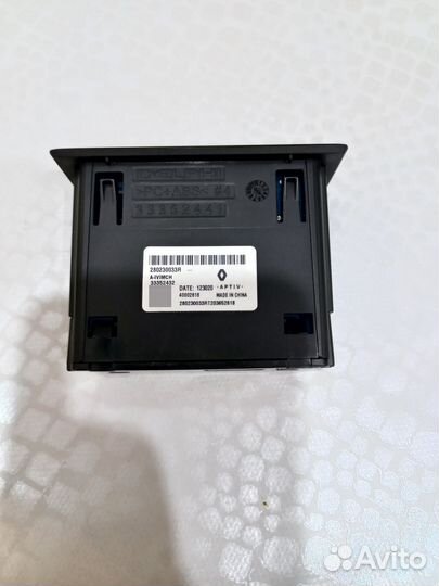 Продам абсолютно новый блок usb renault