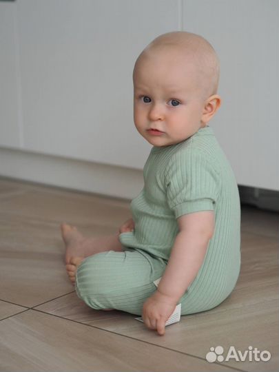 Песочник в рубчик бежевого и мятного цвета Vauva