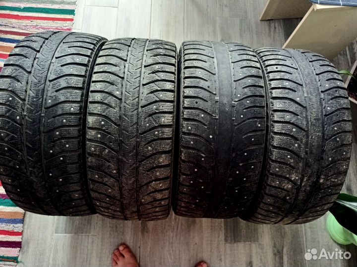 Bridgestone Ice Cruiser 7000 245/45 R17 99