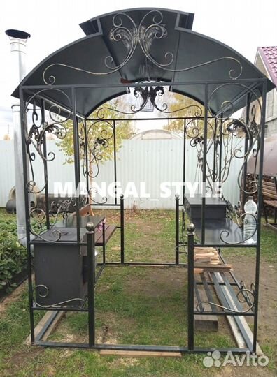 Мангал с крышей