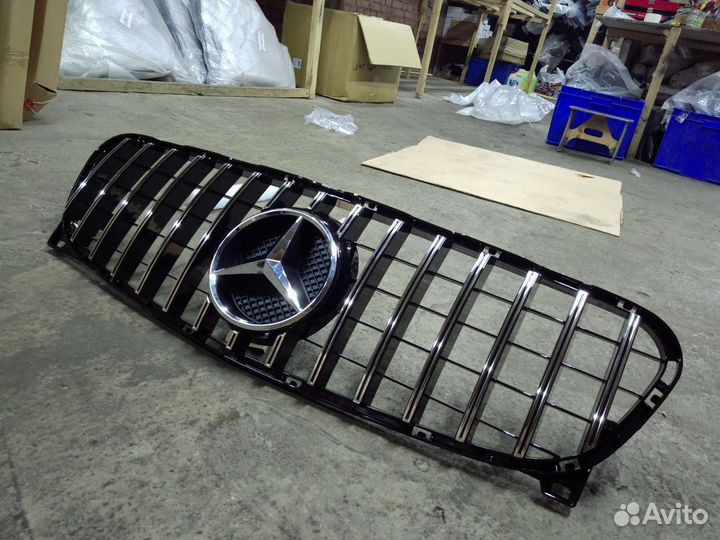 Решетка радиатора Mercedes w156 дорест