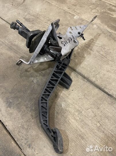 Педаль сцепления с цилиндром Ford Focus 2