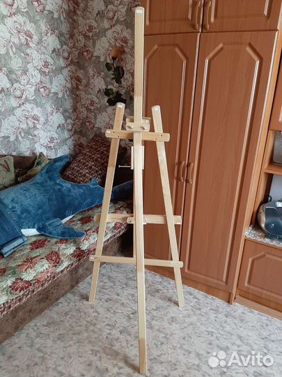 Мольберт тринога