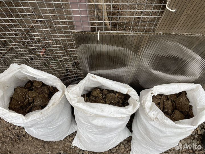 Куриный помет в мешках