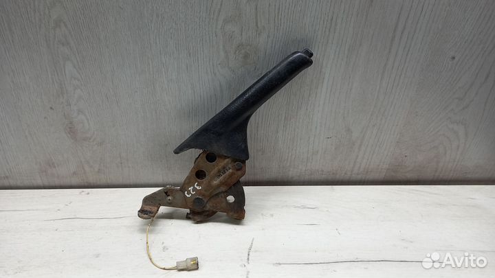 Рычаг ручного тормоза Mazda 323 BA